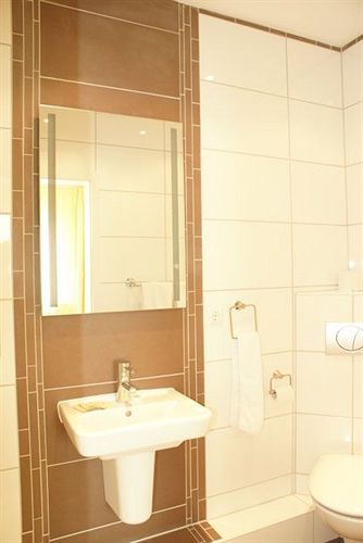 Hotel Akazienhof Дуйсбург Экстерьер фото